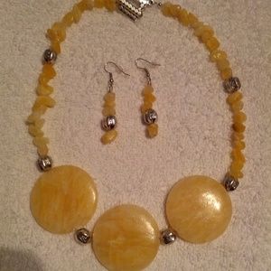 Necklace/earnings set